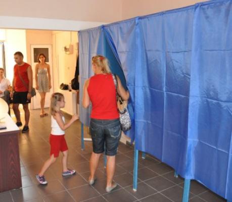Referendumul pentru demiterea lui Băsescu a costat Primăria Constanţa peste 1 miliard de lei